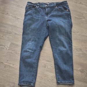 Levi's Boyfriend Cut Classic Women's Cropped Jeans. Size 30x24 VGUC